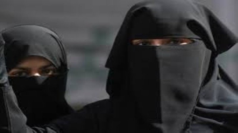 سويسرا تحظر ارتداء النقاب في جميع أنحاء البلاد