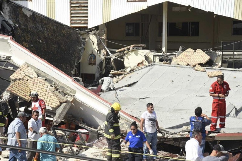 ارتفاع حصيلة ضحايا انهيار سقف كنيسة بالمكسيك إلى 11 قتيلا و60 مصابا