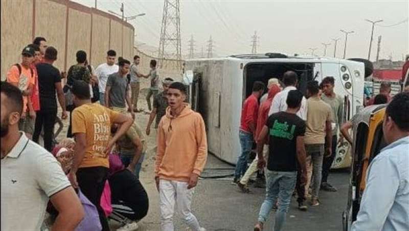 إصابة 17 شخصًا فى انقلاب ميني باص بطريق الأوتوستراد