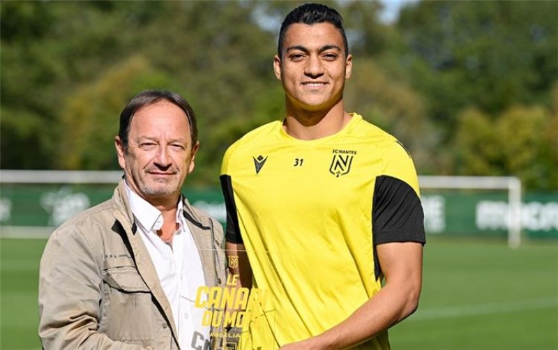 مصطفى محمد يتسلم جائزة أفضل لاعب في نانت عن سبتمبر للشهر الثاني