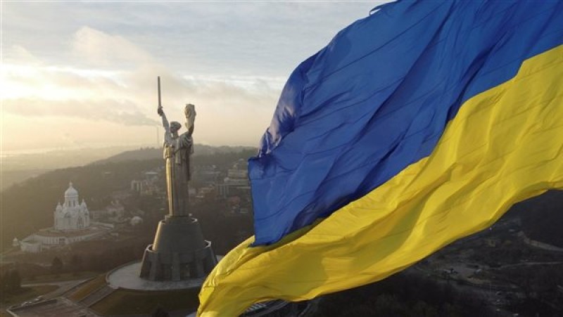 استطلاع: انخفاض عدد الأمريكيين المؤيدين لتسليح أوكرانيا