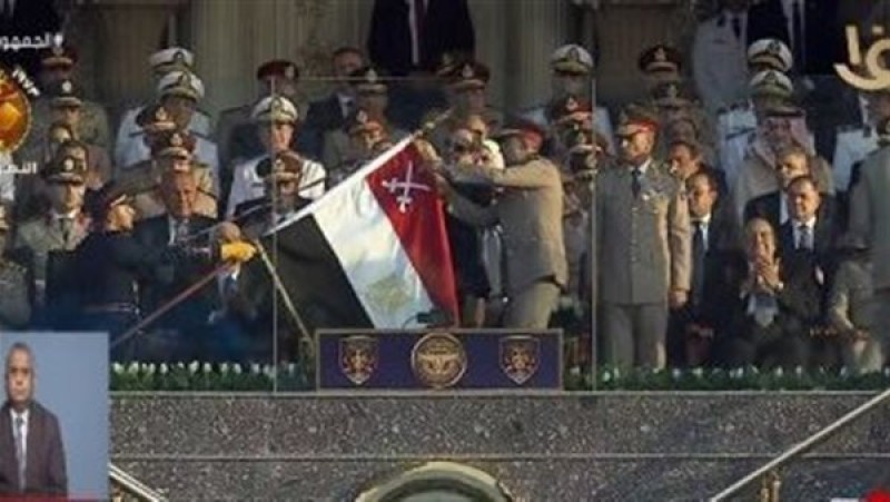 الرئيس السيسي يصدق على منح علم القوات المسلحة وسام الجمهورية