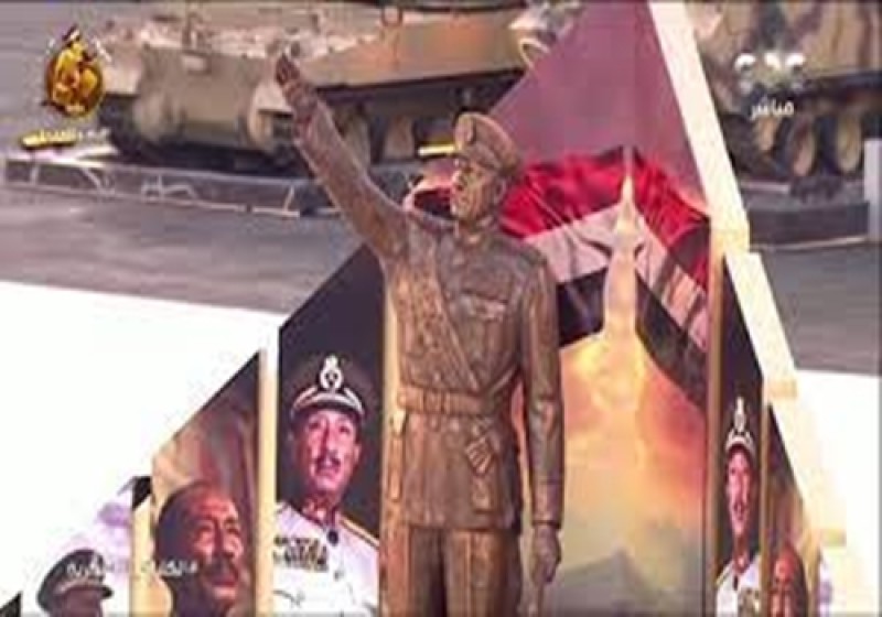 ”تمثال السادات”.. رسالة قوية في حفل تخرج الكليات العسكرية