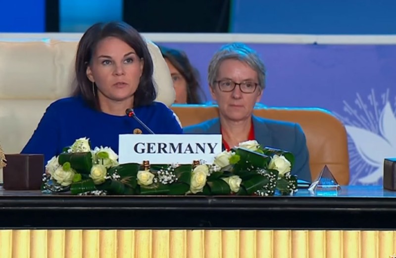 أنالينا بيريرك وزيرة خارجية ألمانيا خلال كلمتها بالقمة