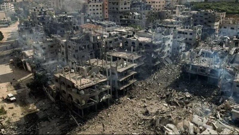 شهيد وإصابات جراء قصف الاحتلال الإسرائيلي منزلًا في دير البلح وسط قطاع غزة