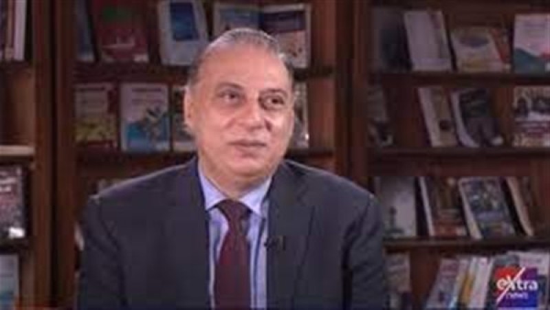 الدكتور محمد كمال، أستاذ العلوم السياسية