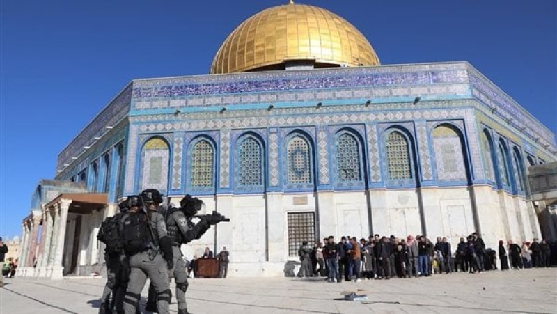خالد مشعل: إسرائيل استوردت 5 بقرات حمراء من أمريكا لـ تدمير المسجد الأقصى وهدمه