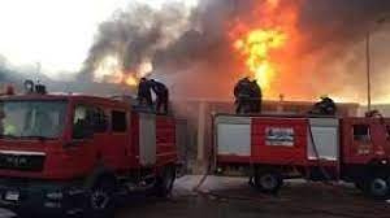 السيطرة على حريق داخل مخزن أثاث بحدائق الأهرام