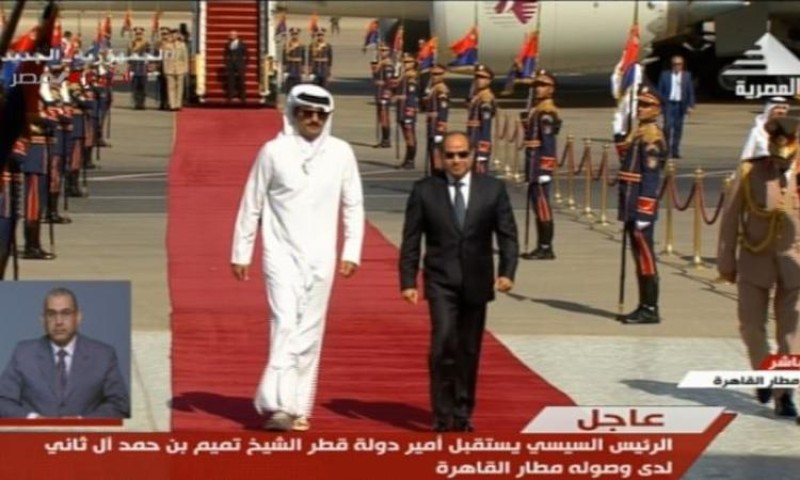 الرئيس السيسى يستقبل أمير قطر بمطار القاهرة