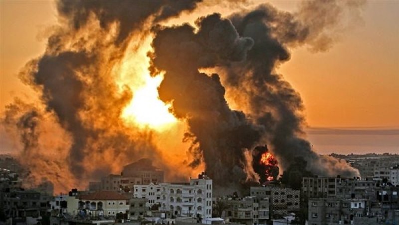 شهداء وجرحى جراء قصف إسرائيلي استهدف نازحين وسط قطاع غزة