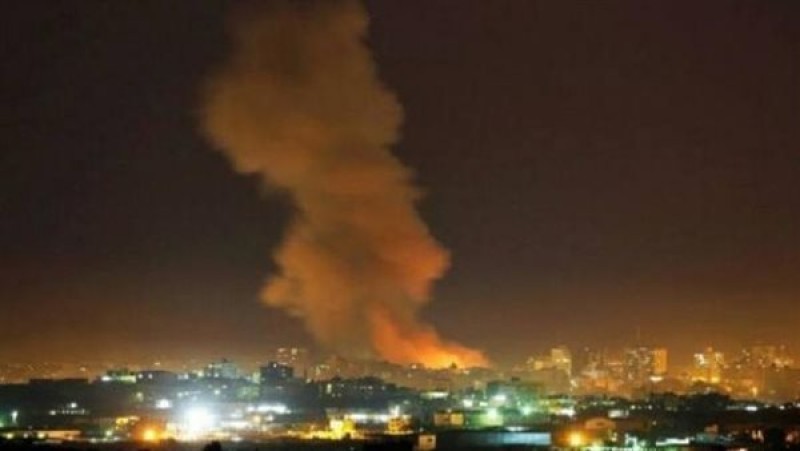 غارات مكثفة بطيران الاحتلال على خان يونس بقطاع غزة