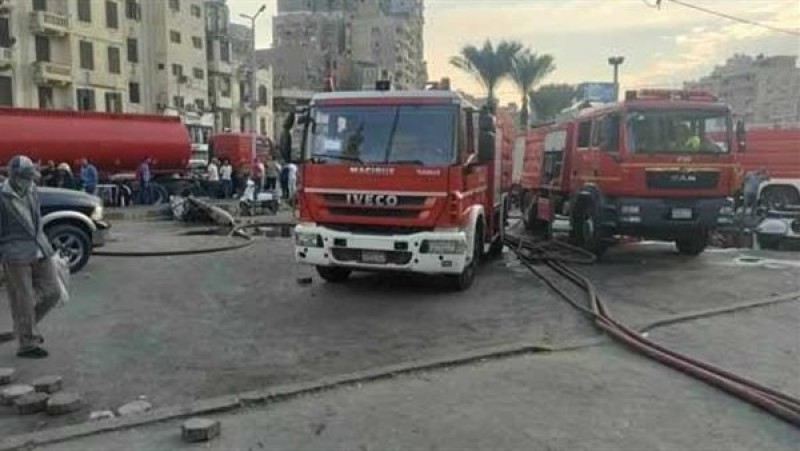 السيطرة على حريق داخل مخزن أدوات مكتبية أمام جامعة القاهرة