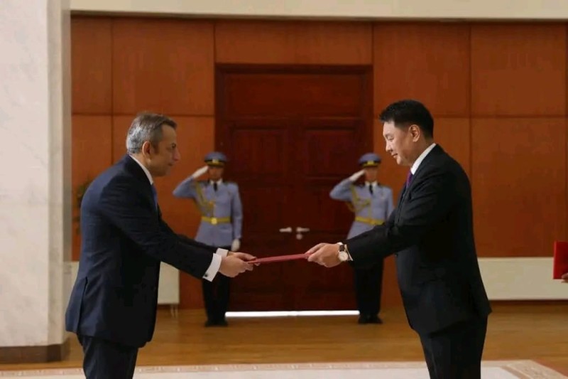 السفير عاصم حنفي، سفير مصر لدى الصين يقدم أوراق اعتماده