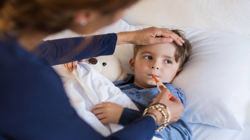 طبيب يحذر الأمهات من أمراض خطيرة تصيب الأطفال خلال نوفمبر
