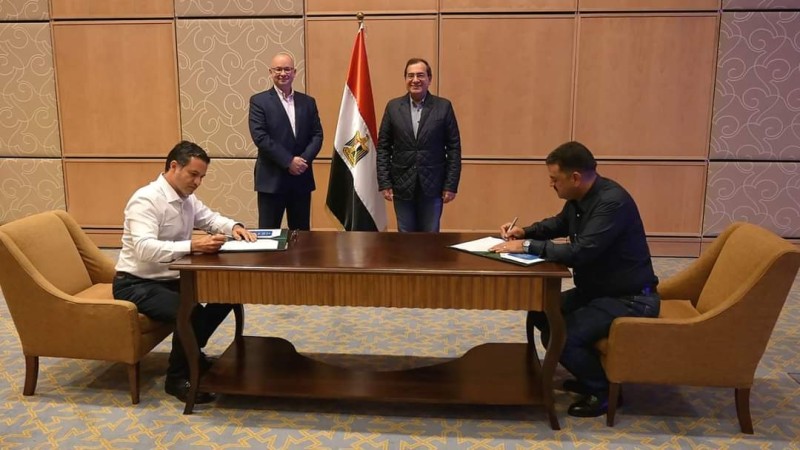 وزير البترول والسفير الكندى بمصر يشهدان توقيع عقد بحث بين الهيئة المصرية للثروة المعدنية وشركة لوتس جولد