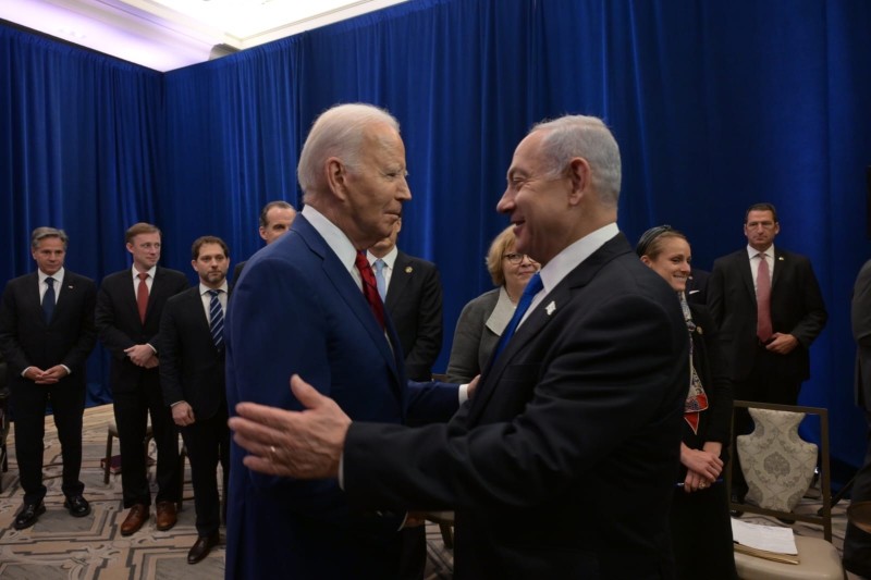 الرئيس الأمريكي جو بايدن ورئيس وزراء الاحتلال الإسرائيلي بنيامين نتنياهو