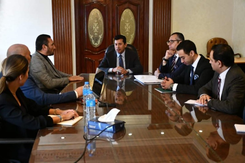 وزير الرياضة يبحث مع إحدى الشركات الالمانية آليات اكتشاف المواهب الكروية في مصر