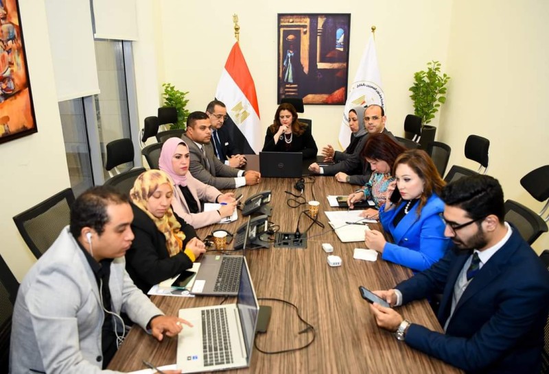 وزيرة الهجرة تستعرض تقرير من غرفة عمليات الوزارة لمتابعة انتخابات المصريين بالخارج