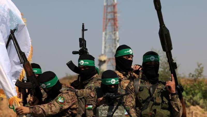 القسام تدمر ناقلة جنود و4 آليات عسكرية ودبابة إسرائيلية