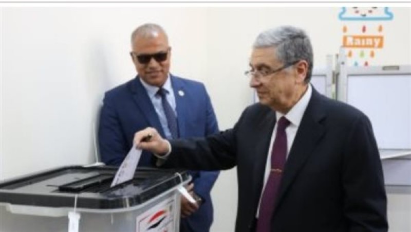وزير الكهرباء وقيادات الوزارة يدلون بأصواتهم في انتخابات الرئاسة