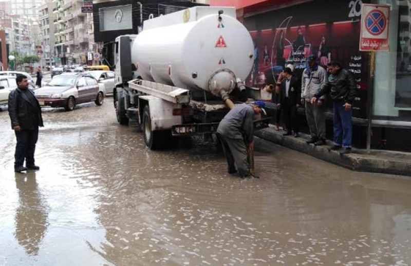 شفط مياه الأمطار من الشوارع - ارشيفية