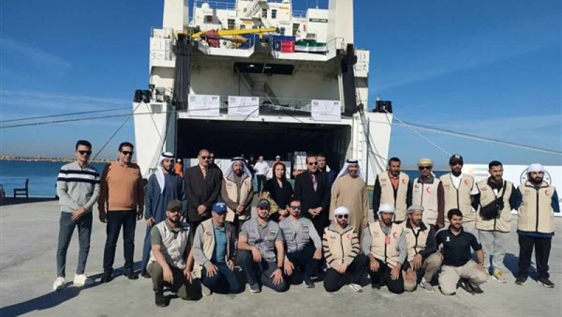 محافظ شمال سيناء يستقبل سفينة المساعدات الإماراتية