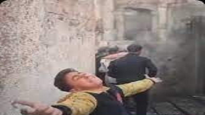 مقطع فيديو لطفل فلسطيني يفطر القلوب أثناء محاولة إنقاذ أخته