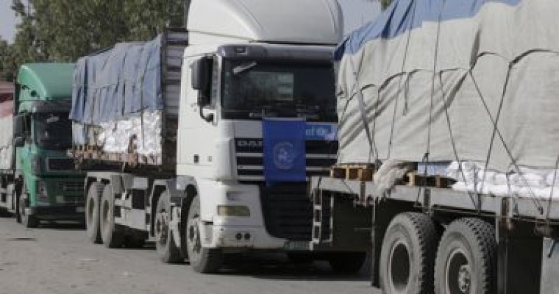 70 شاحنة مساعدات تدخل الجانب الفلسطيني من معبر رفح