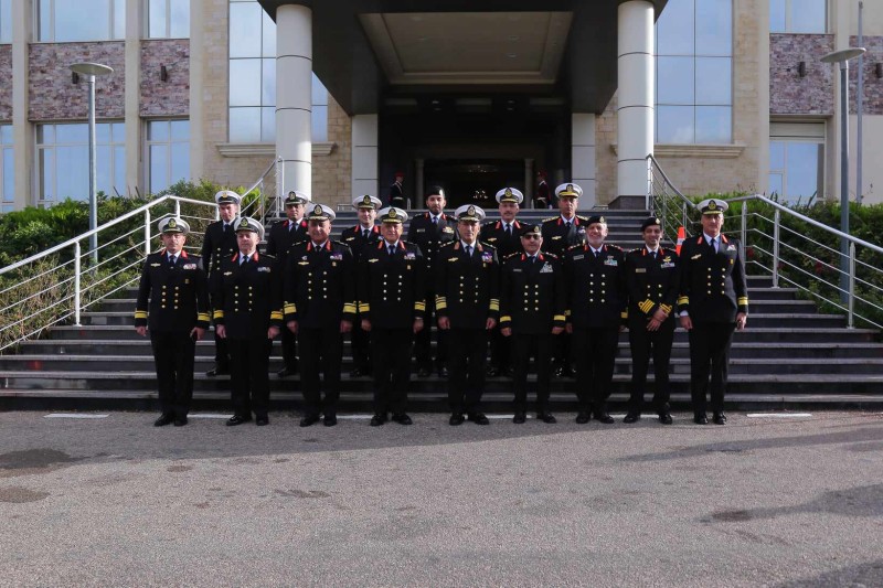 قائد القوات البحرية المصرية يلتقي آمر القوة البحرية الكويتية