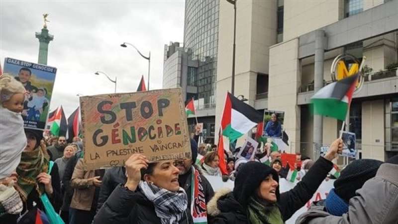 مظاهرة حاشدة في باريس تطالب بوقف العدوان الإسرائيلي على غزة