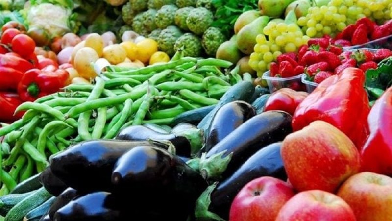 أسعار الخضراوات والفاكهة اليوم بسوق العبور