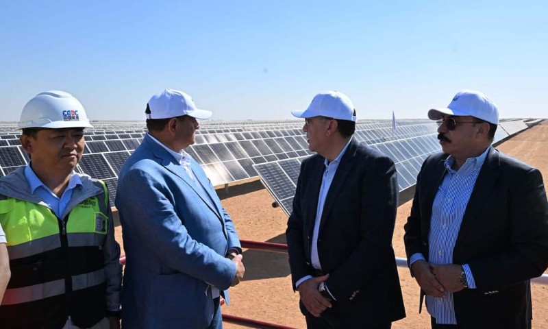 رئيس الوزراء يتفقد محطة الطاقة الشمسية التابعة لشركة ”أكوا باور” بكوم أمبو بأسوان