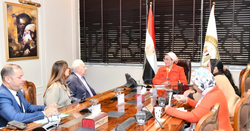 وزيرة البيئة تدعم الاستثمار في مصر بمناقشة اشتراطات إنشاء مصنع لإنتاج البسكويت
