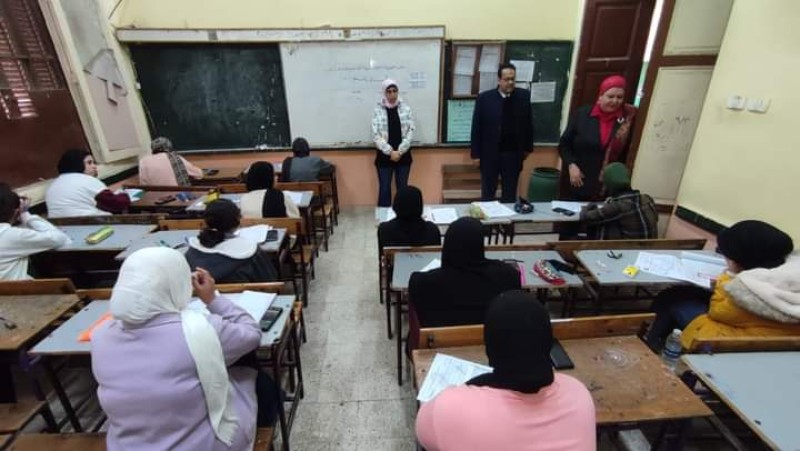 وكيل تعليم الغربية يتفقد سير امتحانات الشهادة الإعدادية بلجان مدارس شرق طنطا
