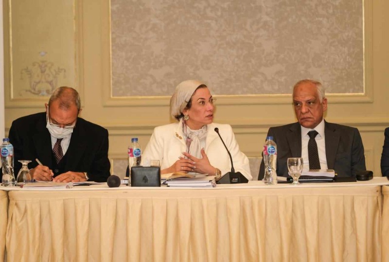 وزيرة البيئة تترأس اجتماع لجنة تسيير مشروع إدارة تلوث الهواء بالقاهرة الكبرى