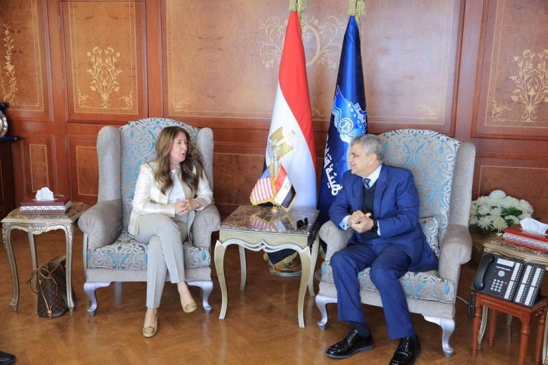 رئيس هيئة قناة السويس يبحث سبل التعاون مع سفيرة الولايات المتحدة الأمريكية بالقاهرة