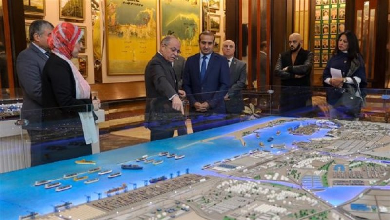قنصل عام السعودية يزور ميناء الإسكندرية ”صور”