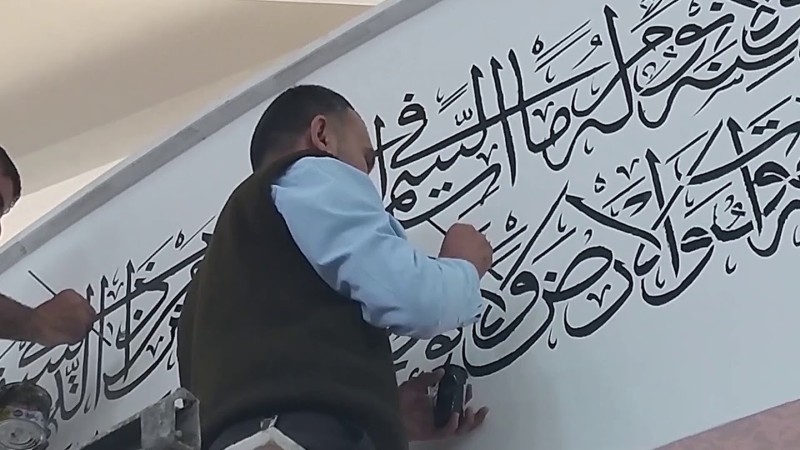 حكم كتابة بعض آيات القرآن الكريم على الحوائط.. دار الإفتاء ترد
