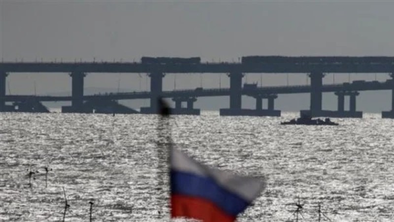 المخابرات البريطانية: الضربة الأوكرانية على مطار القرم تضعف الإمكانات الروسية