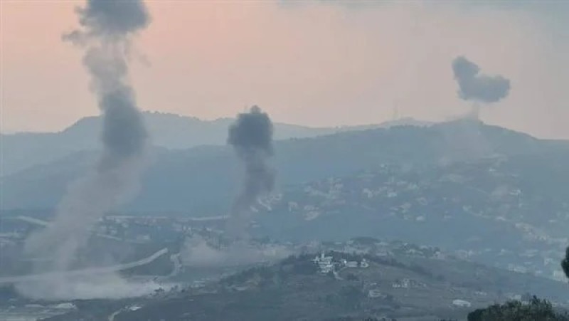 جيش الاحتلال يقصف منطقة بنت جبيل بجنوب لبنان