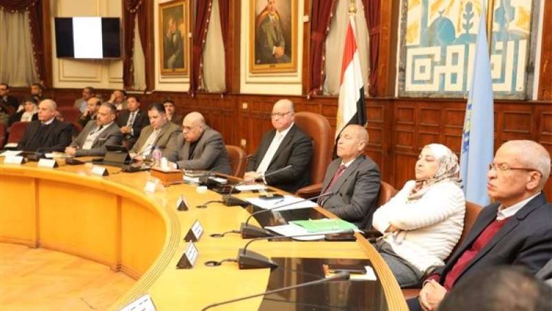 محافظ القاهرة ... التيسيرات للمواطنين المتقدمين للحصول على تراخيص المحلات