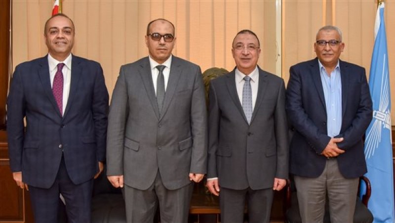 محافظ الإسكندرية يتابع مع رئيس شركة بتروجاس مدى توافر أسطوانات البوتاجاز
