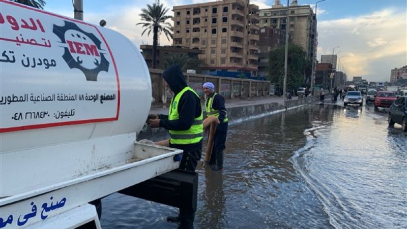 استمرار عمليات سحب مياه الأمطار بنطاق محافظتي القاهرة والجيزة