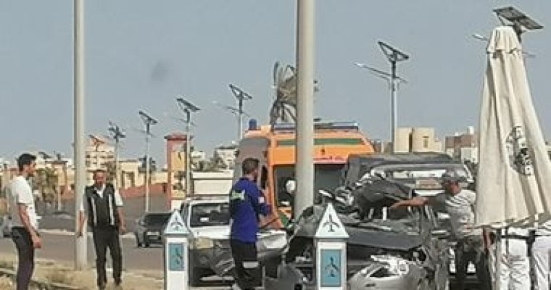 انقلاب سيارة واحتراقها بالكامل أمام مطار سفنكس بالجيزة