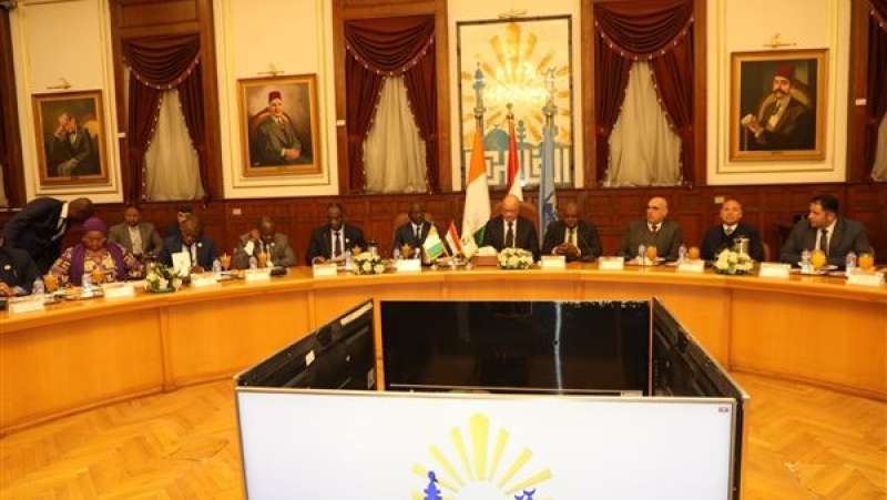محافظ القاهرة يستقبل رئيس الجمعية الوطنية الإيفوارية لبحث سبل التعاون