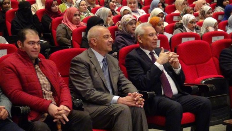 رئيس جامعة المنيا يشهد اللقاء التعريفي لأطباء الامتياز