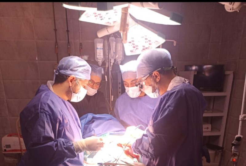 فريق طبي ينقذ حياة شاب إثر جرح نافذ بالصدر بمستشفي الزقازيق العام