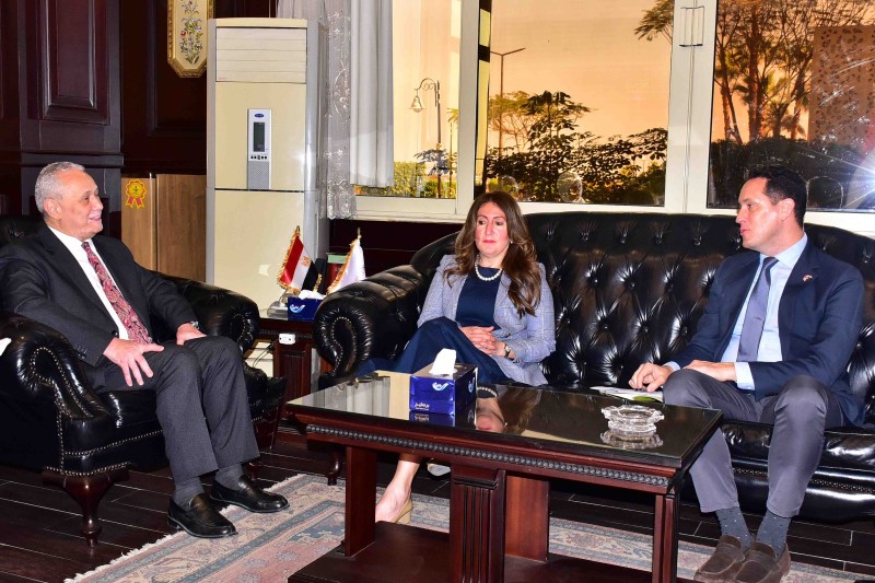 السفيرة الأمريكية بالقاهرة تعرب عن سعادتها بزيارة الأقصر