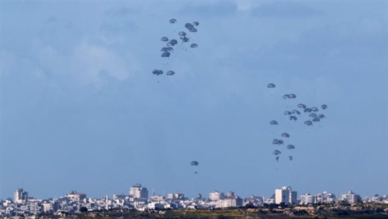 الجيش الأمريكي يعلن عن عمليات إنزال جوي جديدة لقطاع غزة