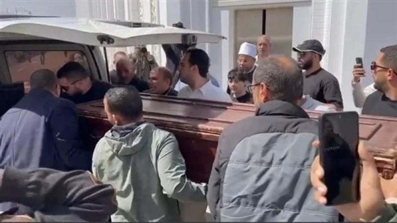 انهيار وإغماء أهل وأقارب حبيبة الشماع خلال إنزال جثمانها في القبر